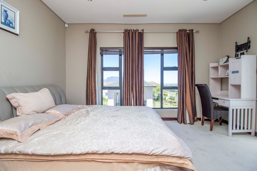 6 Bedroom Property for Sale in Baronetcy Western Cape